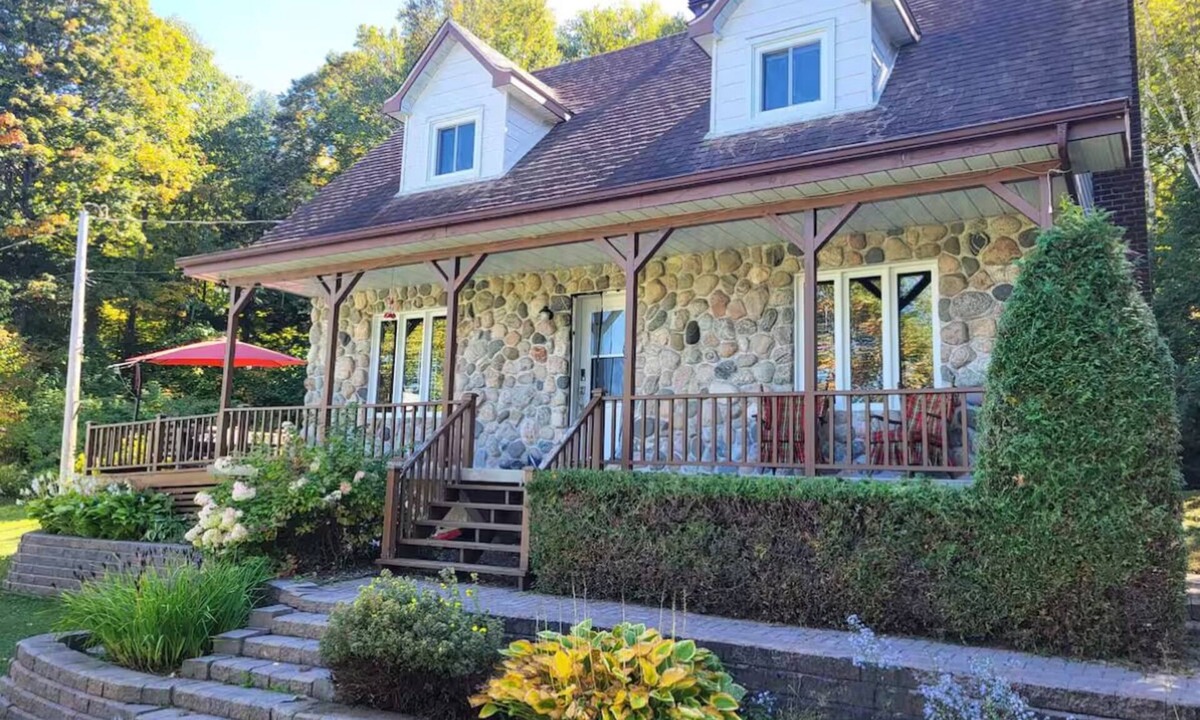 Notre-Dame-de-Pontmain Ski Chalet | Cozy Nature Cottage Retreat – Relax, Unwind & Recharge
