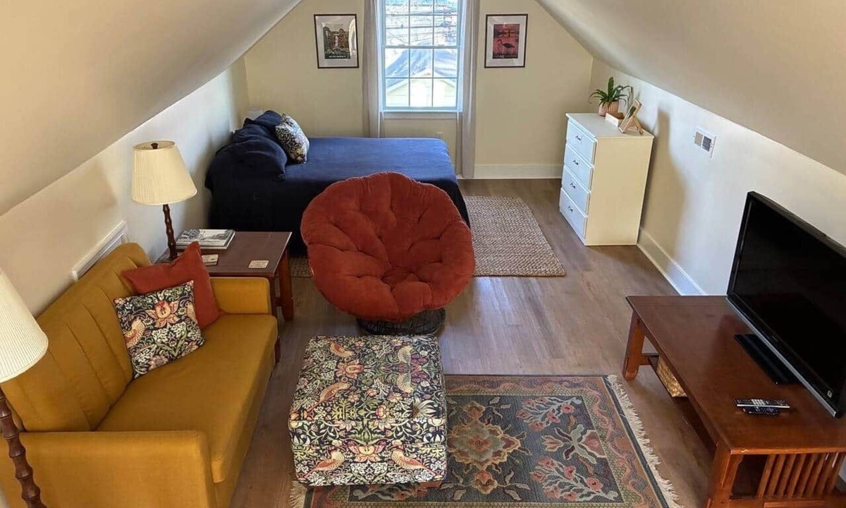 Woodland Heights Apartment | Cozy Nest Near The River