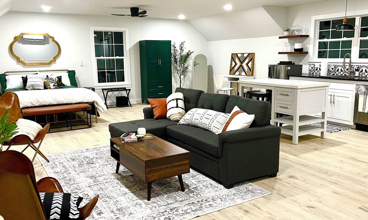 Bartlesville Apartment | Cozy, new and modern guesthouse. Don’t get a hotel, get a VILLA!