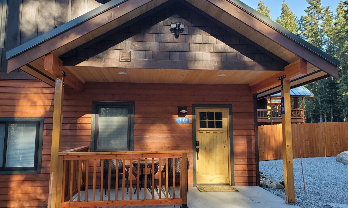 Leavenworth Ski Chalet | Cozy, newly constructed luxury cabin with deck & forest views, private setting.