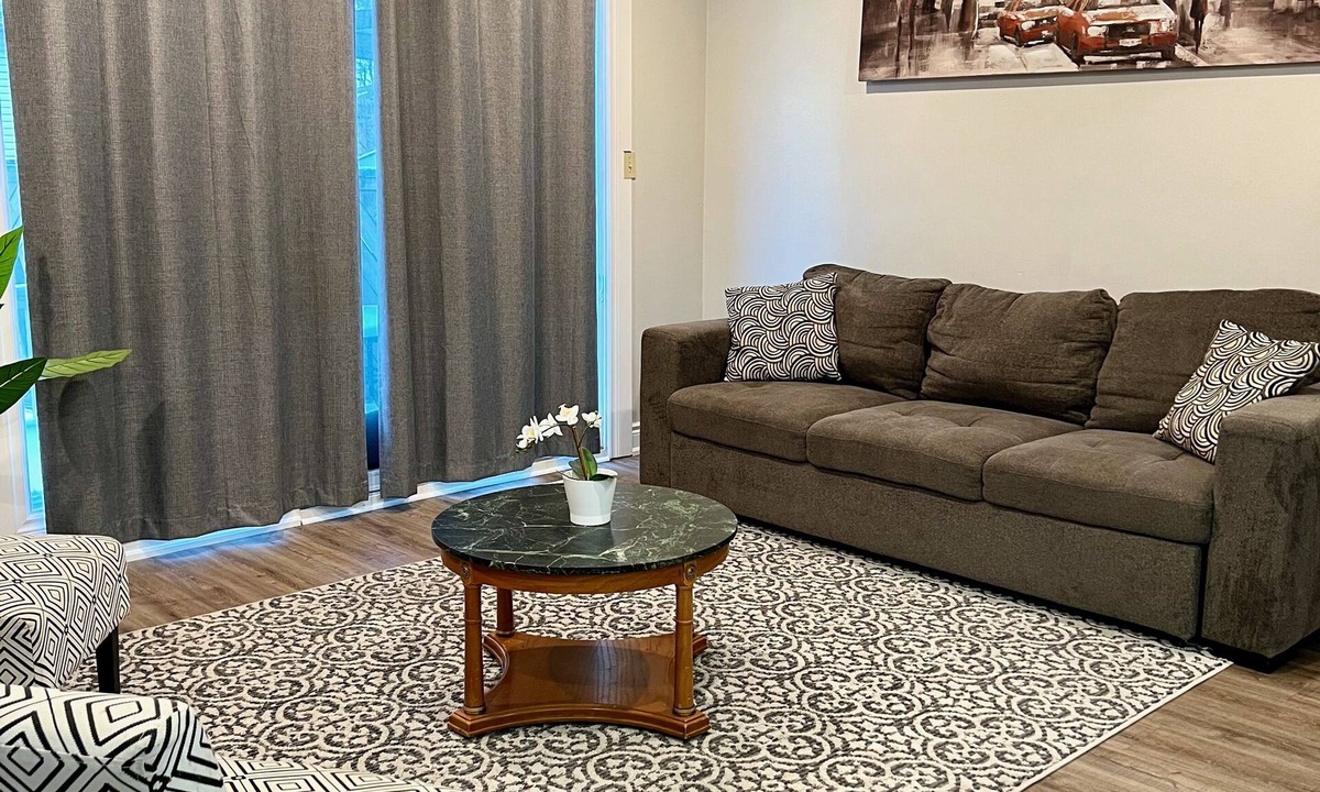 Thorold House | Cozy Niagara Home|6 Beds|2.5 Bath|15 mins to Falls