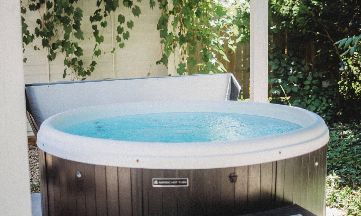 Harbert House | Cozy Nook by Lake MI&Dunes with Private Hot Tub!