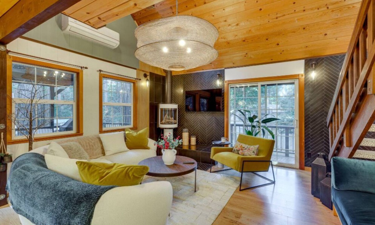 Nevada City House | Cozy Nordic Cabin near Scotts Flat Lake with Pickleball/Basketball Court!
