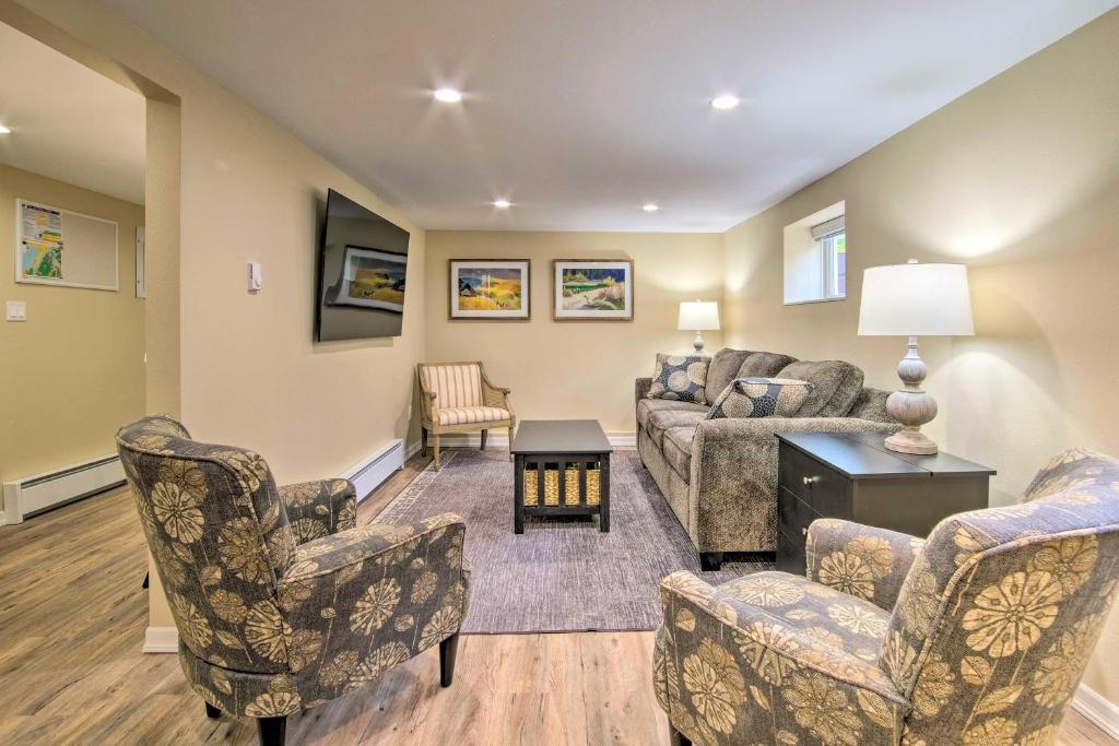 North Bend Apartment | Cozy North Bend Getaway in Walkable Location!