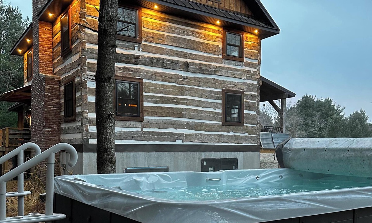 Williamsport Cabin | Cozy Oak & Ember Lodge