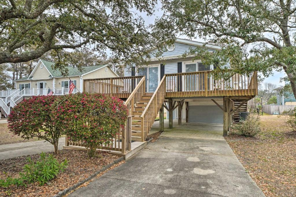 Yaupon Beach House | Cozy Oak Island House < 1 Mi to Beaches!