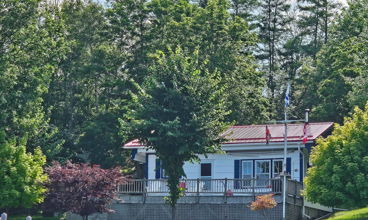 Heckmans Island Cabin | Cozy Ocean Front Cottage