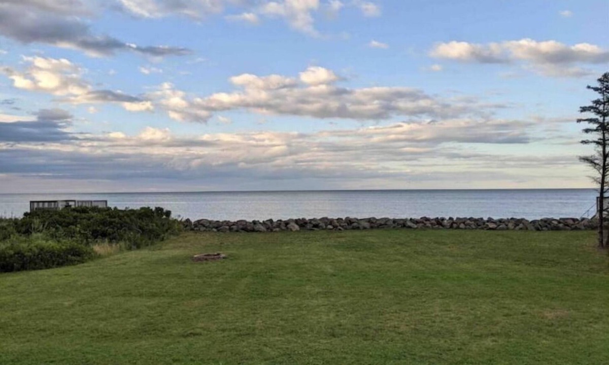 Shemogue Cottage | Cozy Oceanfront Cottage