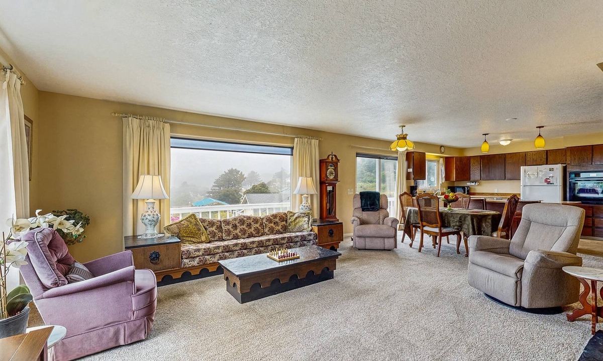 Roads End Apartment | Cozy Oceanview Home with the Best Vistas in Road's End - Dogs Welcome