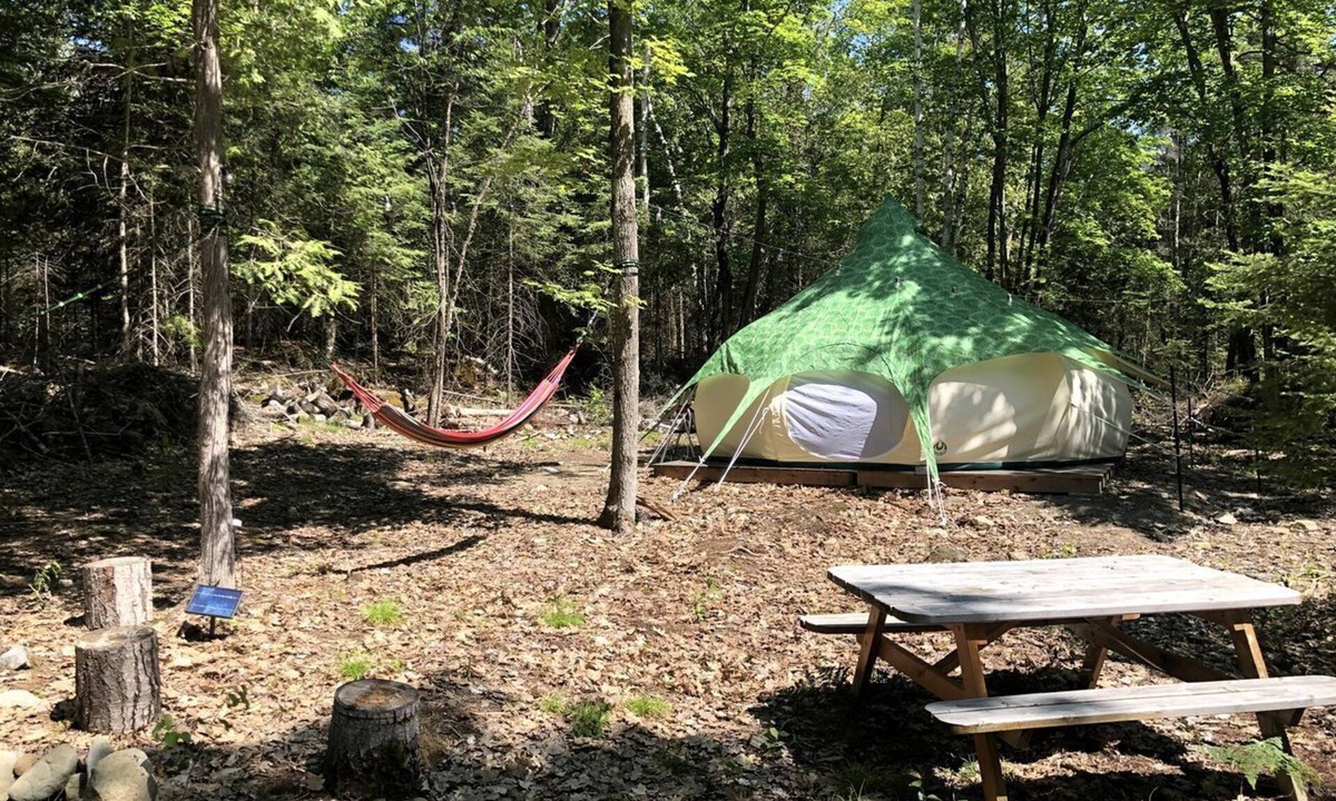 Manitoulin District House | Cozy Off-Grid Canvas Bell Tent Surrounded by Nature for a Peaceful Getaway in Tehkummah, Ontario