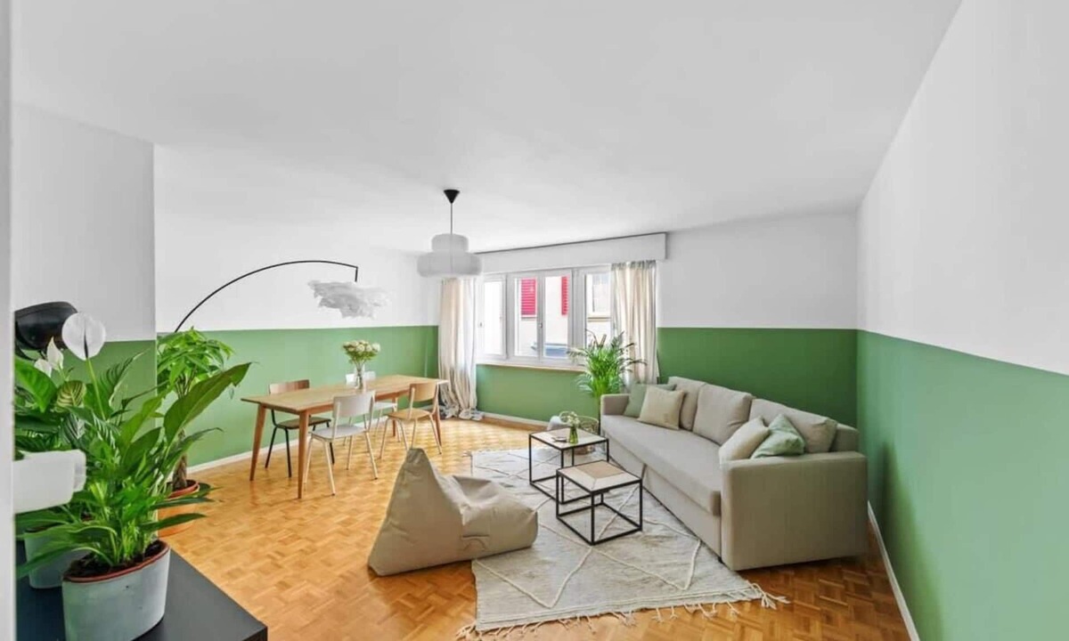 Old Town Apartment | Cozy Old Town Flat: Spacious & Central
