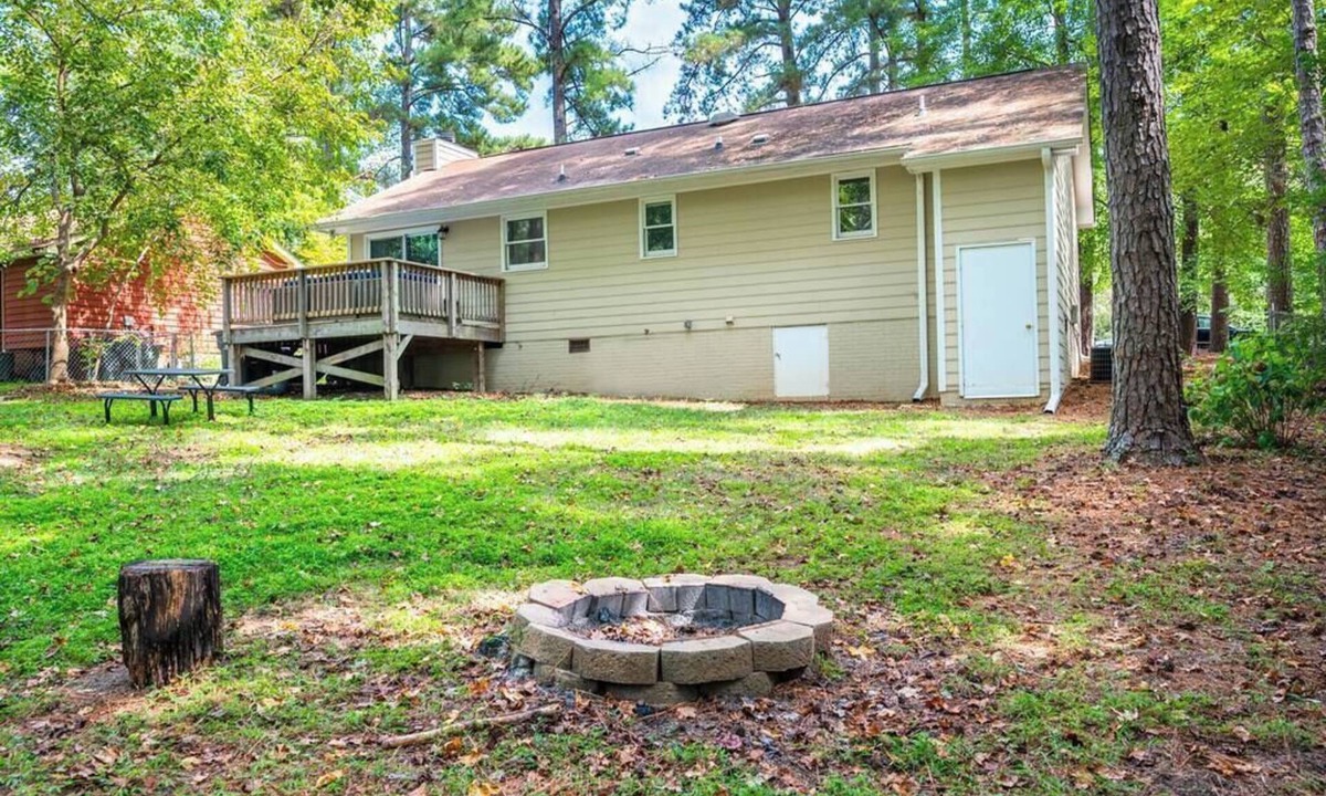 Apex House | Cozy on Ger-Maine St. 1 Mile From Downtown Apex