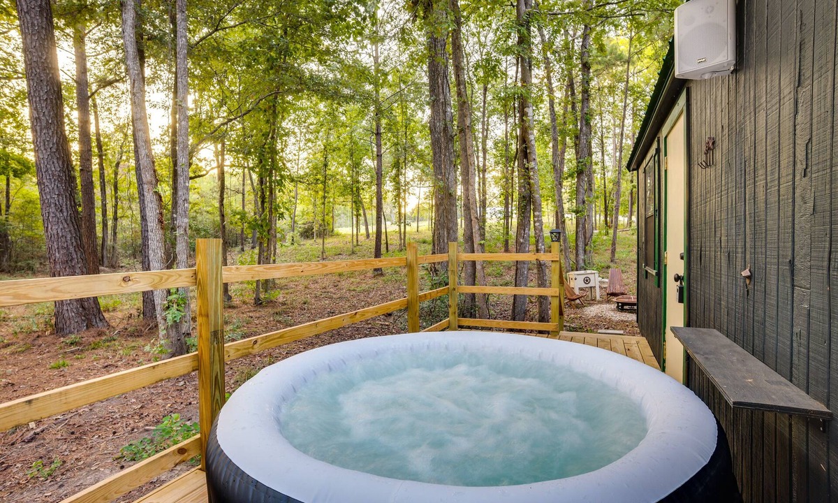 Onalaska Cabin | Cozy Onalaska Cabin ~ 2 Mi to Lake Livingston!