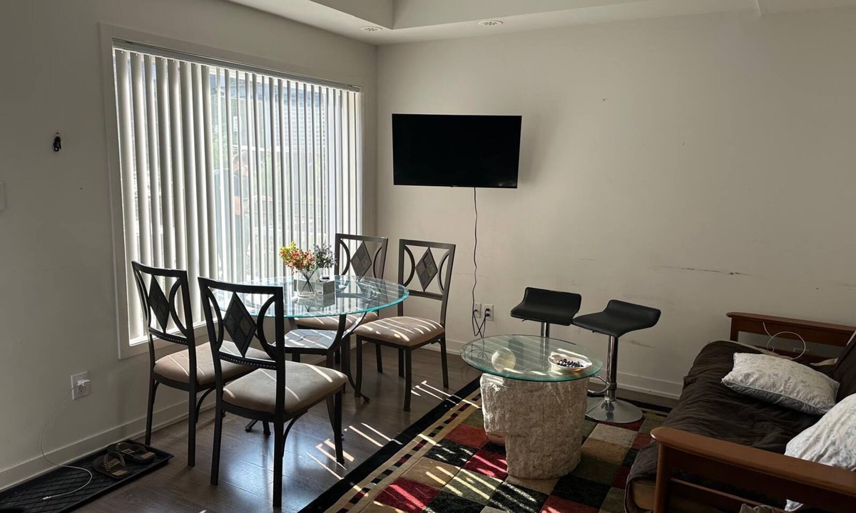 Malvern House | cozy one bed room complete home