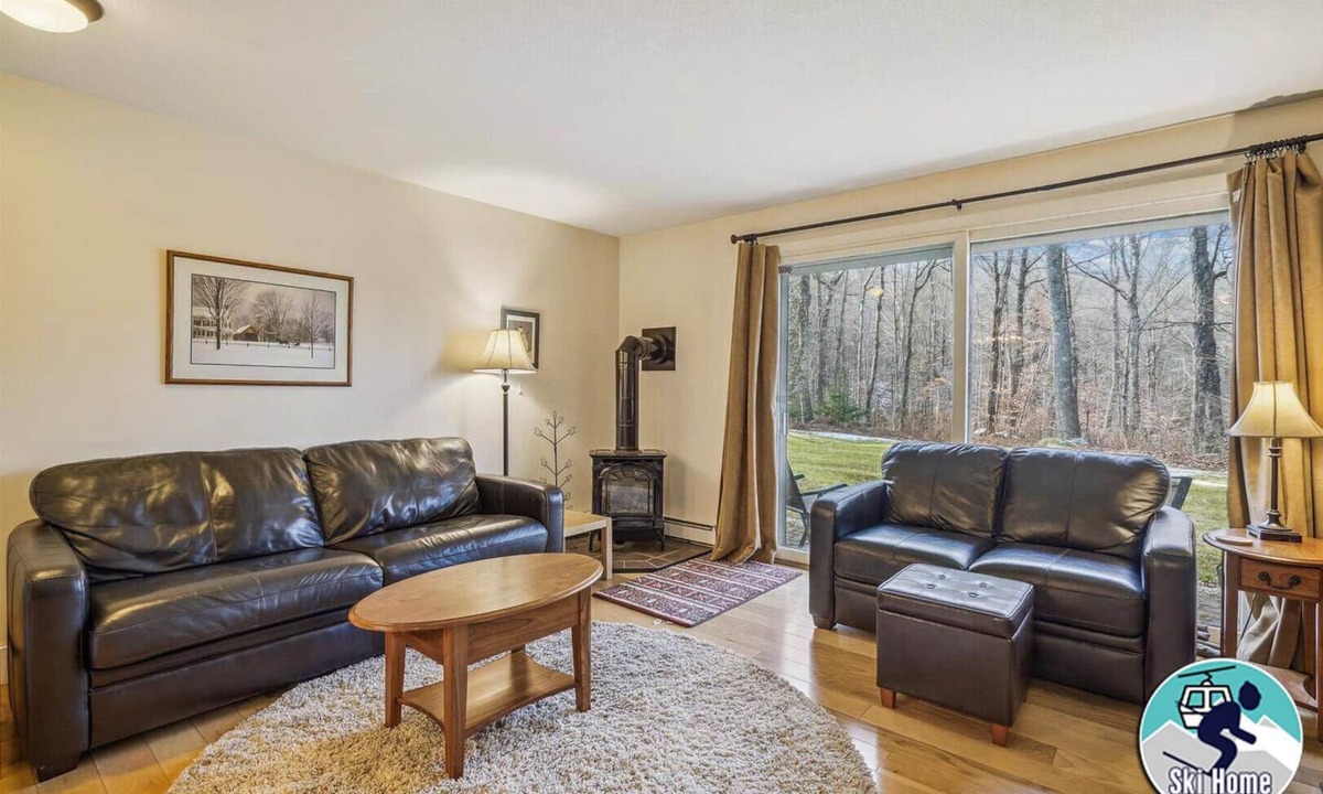 Central Vermont- Killington Condo | Cozy One-Bedroom Edgemont Condo with Ski Access & Fireplace B3