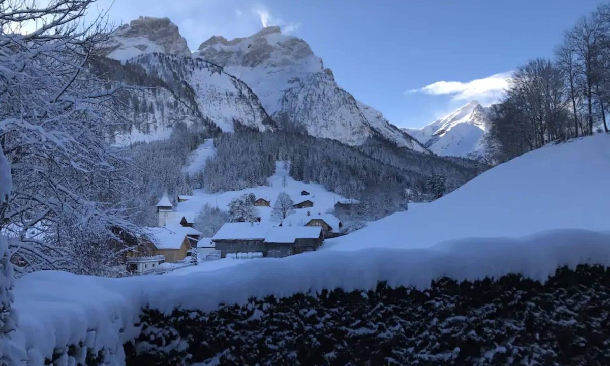 Gsteig Apartment | Cozy One Bedroom Flat In Gsteig