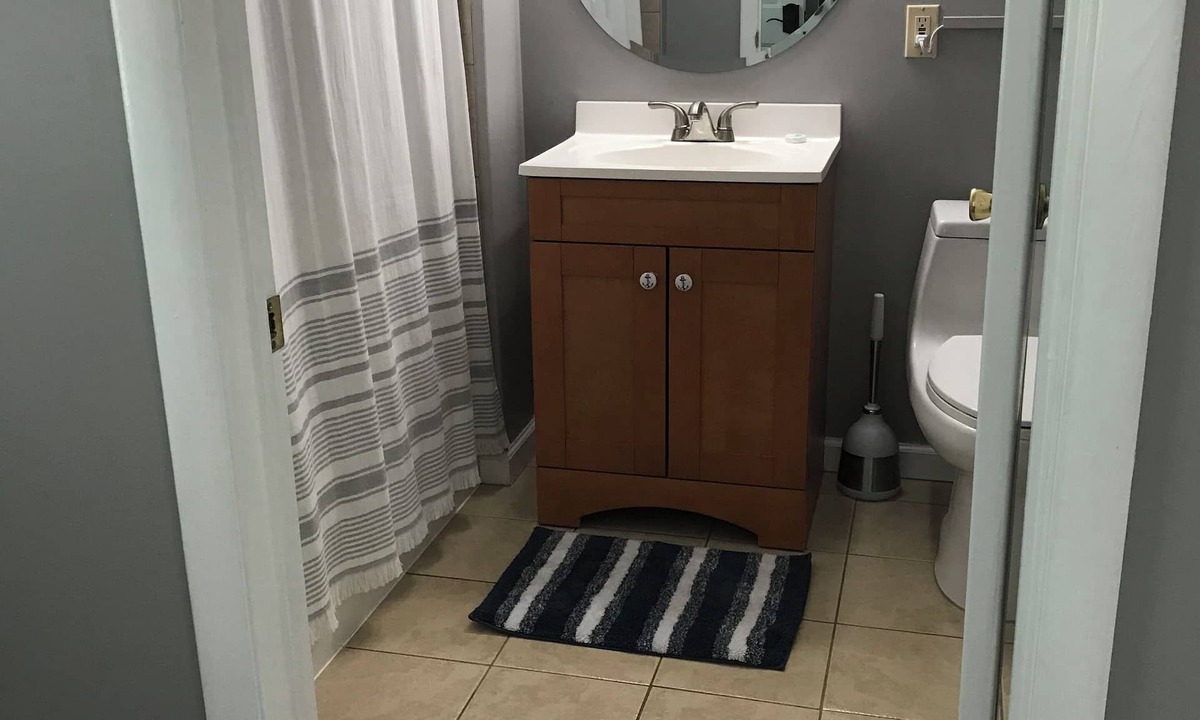 Durhamville House | Cozy one-bedroom rental steps from the lake with full amenities