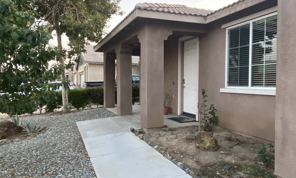 Hesperia House | Cozy one bedroom suite with 2 king beds