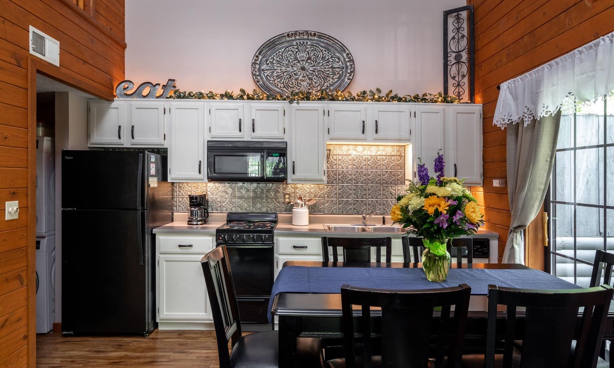 Table Rock Cabin | Cozy Ozarks Escape Near Branson ~ Perfect for Couples & Families