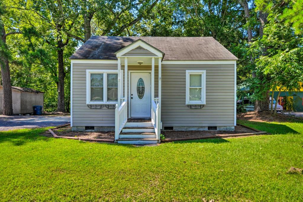 Pantego House | Cozy Pantego Cottage ~ 5 Miles to Belhaven!