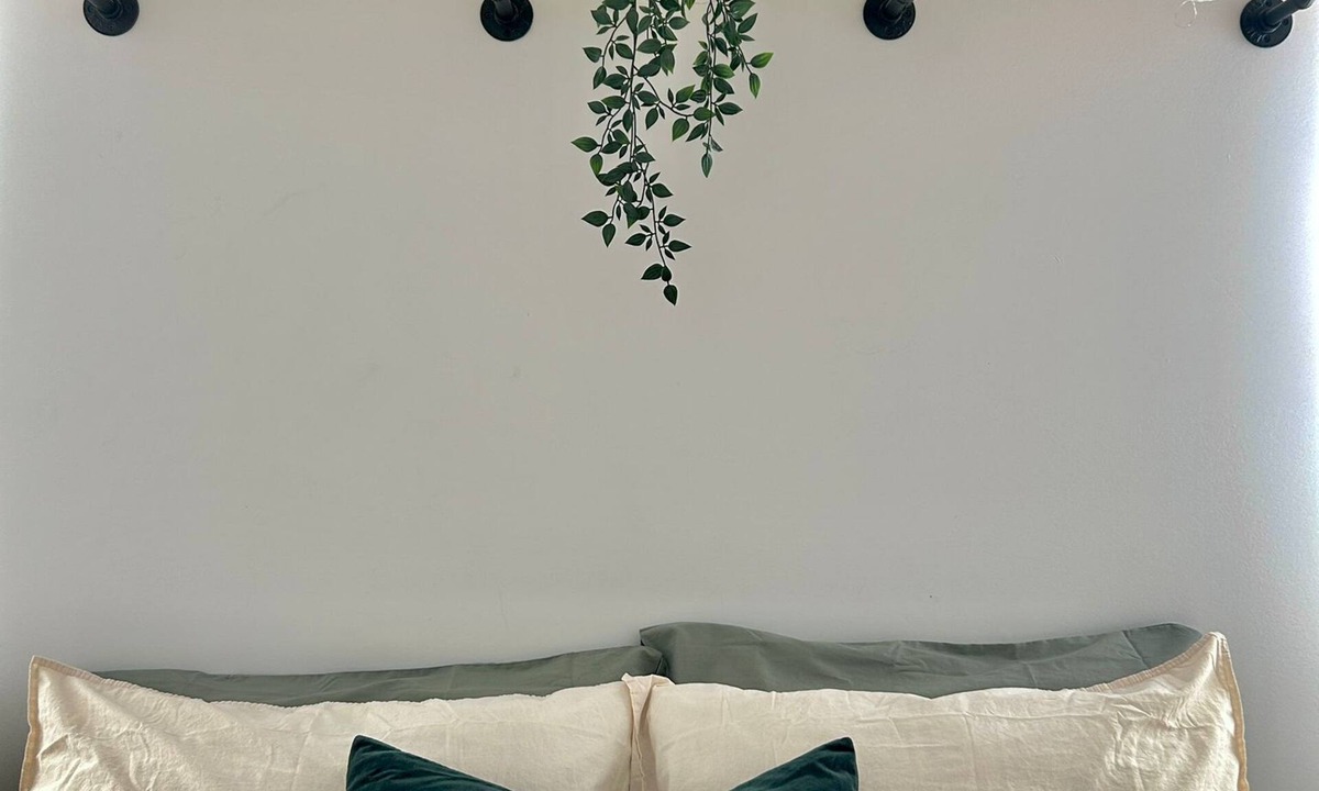 Steinbach Apartment | Cozy Parkside 2BR Apartment