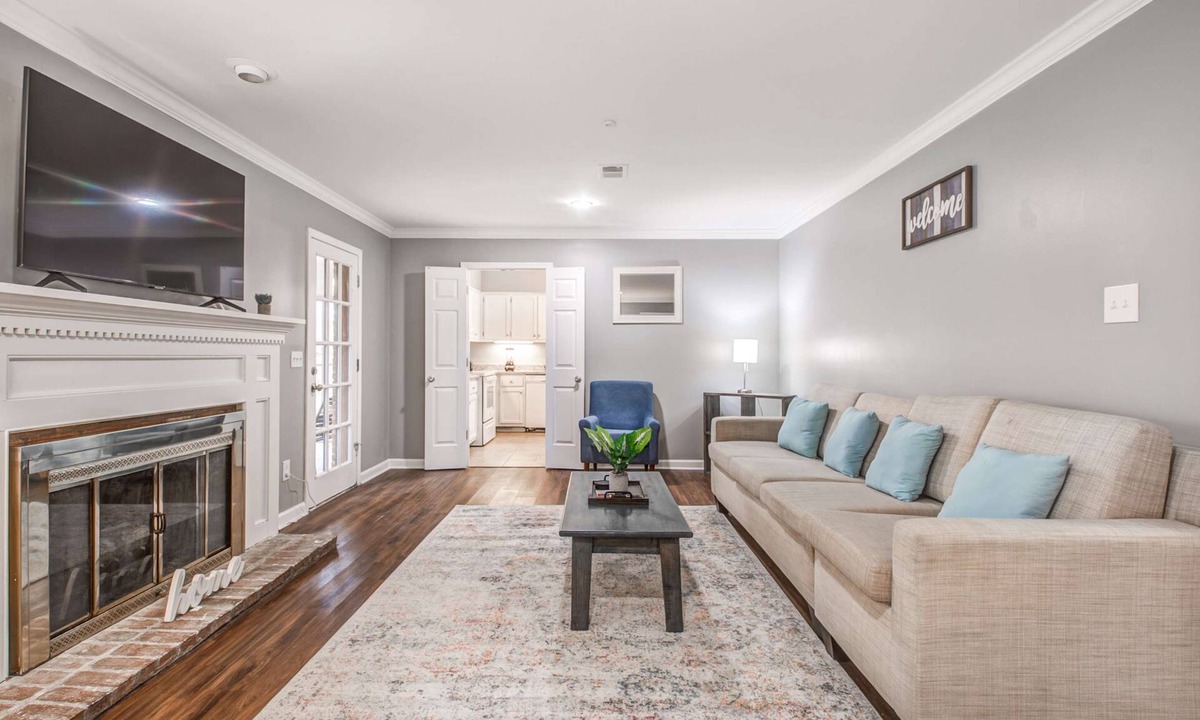 Cordova House | Cozy Patio, Mins to Downtown! Cordova Colonial