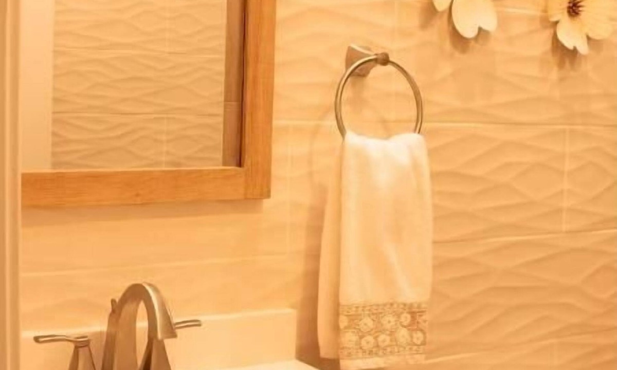 Urbana House | Cozy Peaceful Basement Cabin Vibes