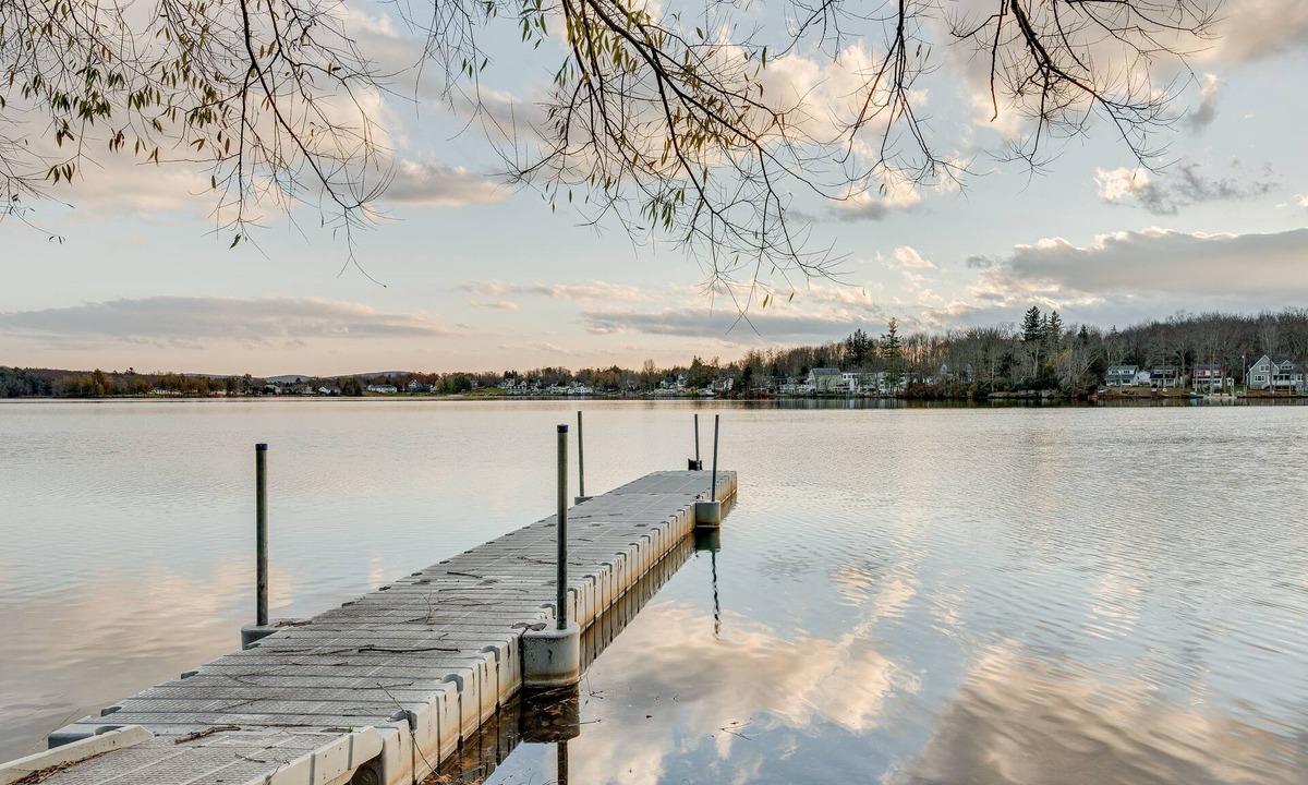 Carbondale House | Cozy Pennsylvania Home w/Fire Pit & Dock Access!
