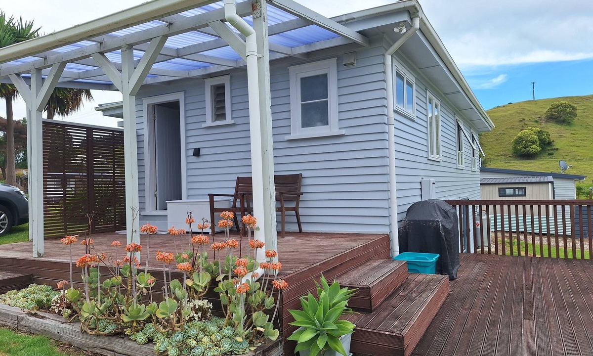 Kawhia House | Cozy Pet-Friendly Bach – Relax, Unwind or go Fishing!