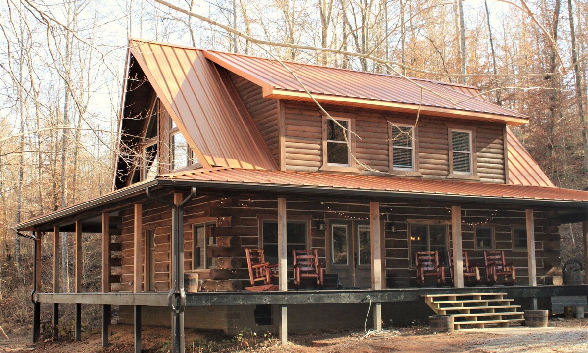 Lobelville Cabin | Cozy pine log cabin