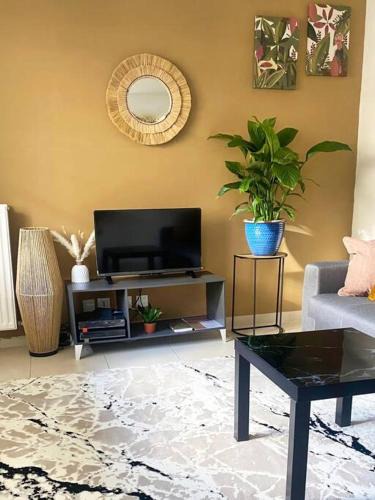 Montigny-le-Bretonneux Apartment | Cozy place near Paris