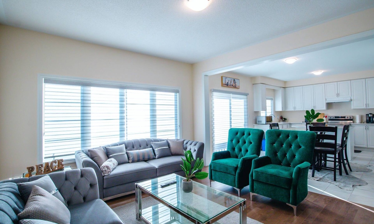Barrie House | Cozy place to stay in Barrie