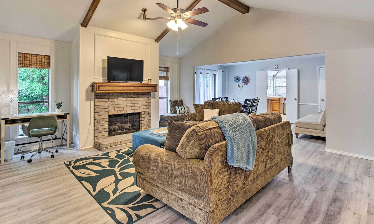 Cowley House | Cozy Plano Home w/ Patio < 5 Mi to Downtown!