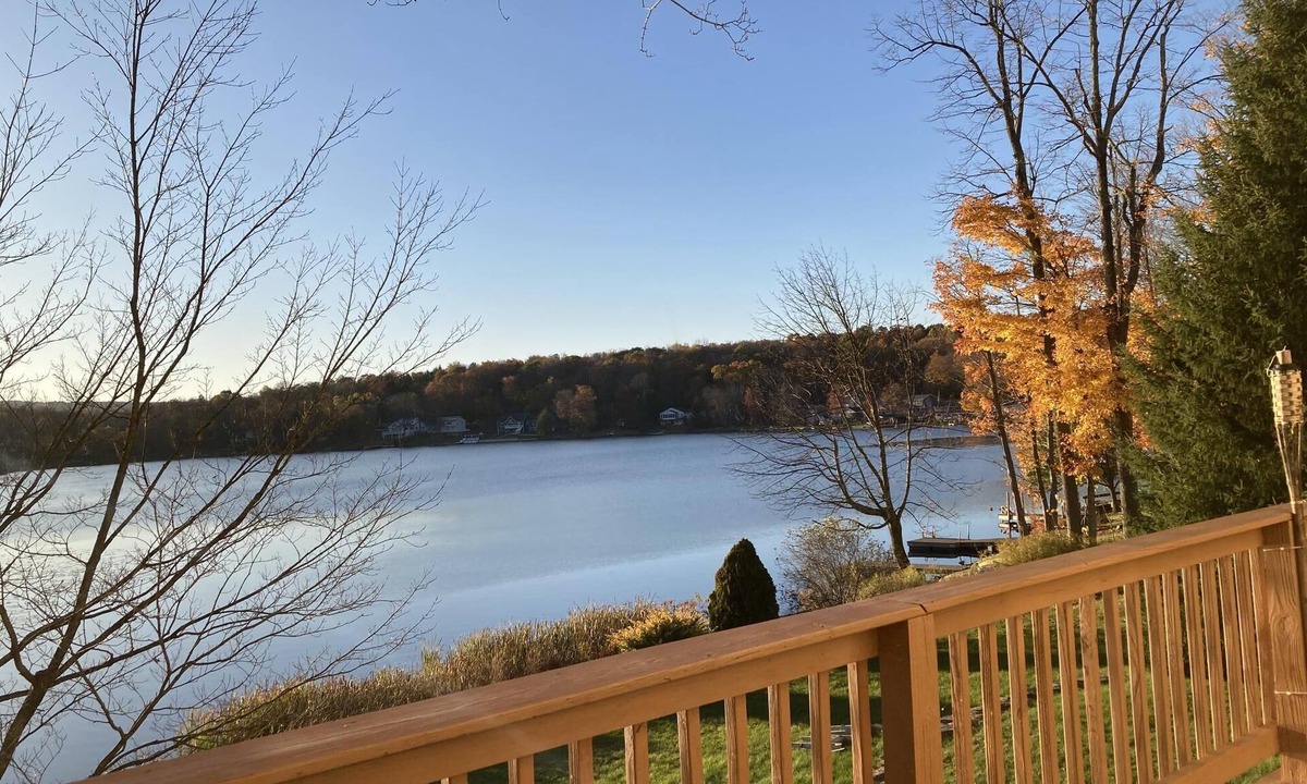 Lake Ariel House | Cozy Pocono Lakefront Mid-Term Vacation Rental near Scranton. 30+ days only!