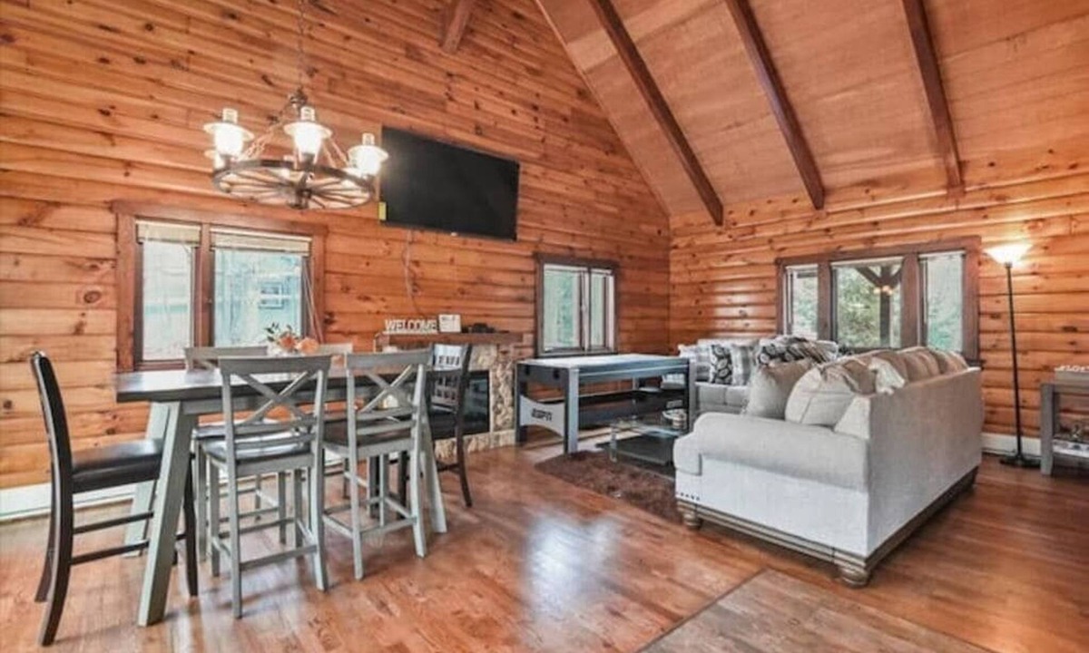 Tobyhanna Cabin | Cozy Pocono Wooded Cabin Oasis | Firepit