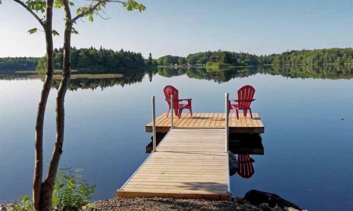 Digby County Cottage | Cozy Point Retreat - Luxury, King Beds & Hot Tub