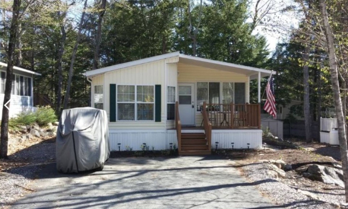 South Casco Cottage | Cozy Point Sebago Cottage