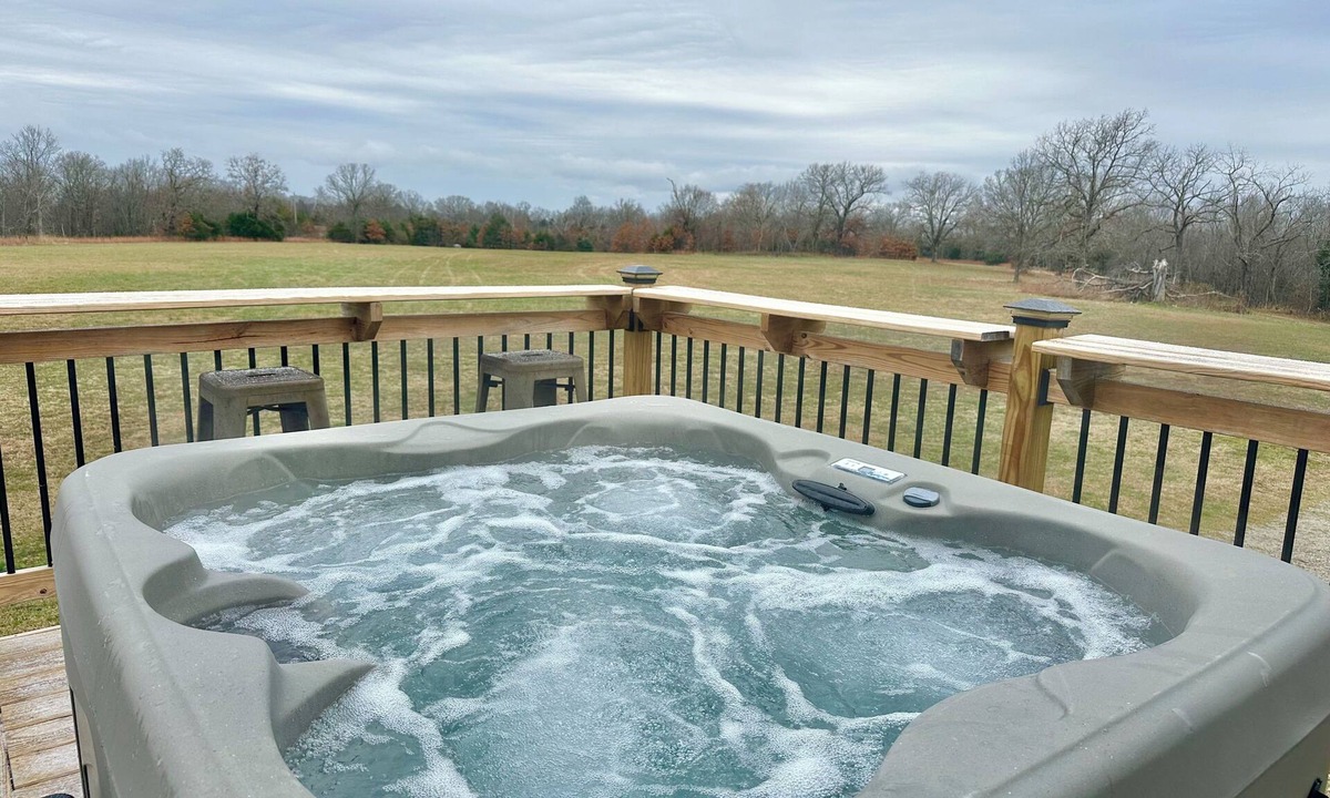 Rogers Cabin | Cozy Posy: Mountain Top Cabin on 18 acres + Private Hot Tub