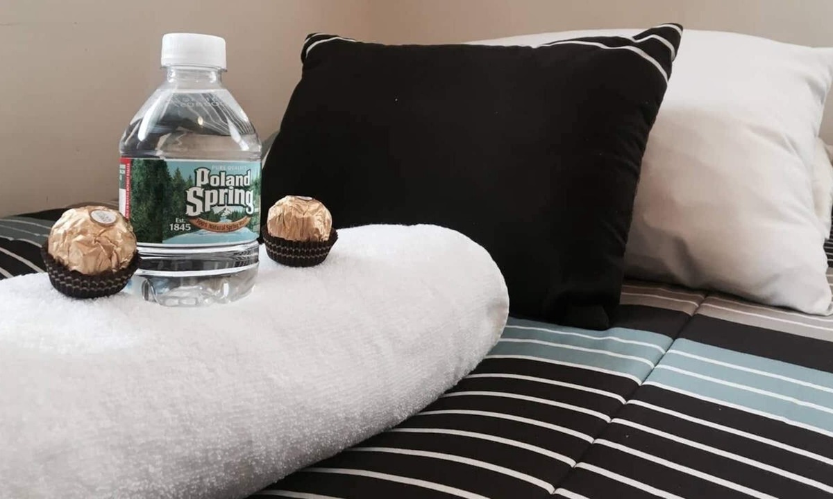 Englewood House | Cozy Private "A"Bedroom Kitchen WIFI