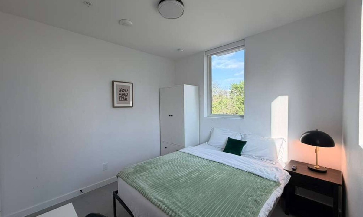 North Side Apartment | Cozy private bedroom in 5bed-2bath apartment in amazing Austin with AC and gym