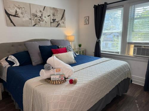 Englewood House | Cozy Private bedrooms Kitchen Wifi