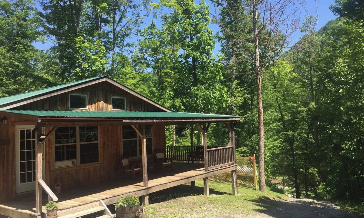 Irvine Cabin | Cozy private Cabin Farm stay with WiFi in Irvine