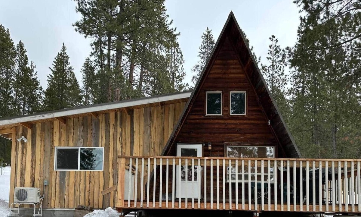 Crescent House | Cozy & Private Cabin in the woods!