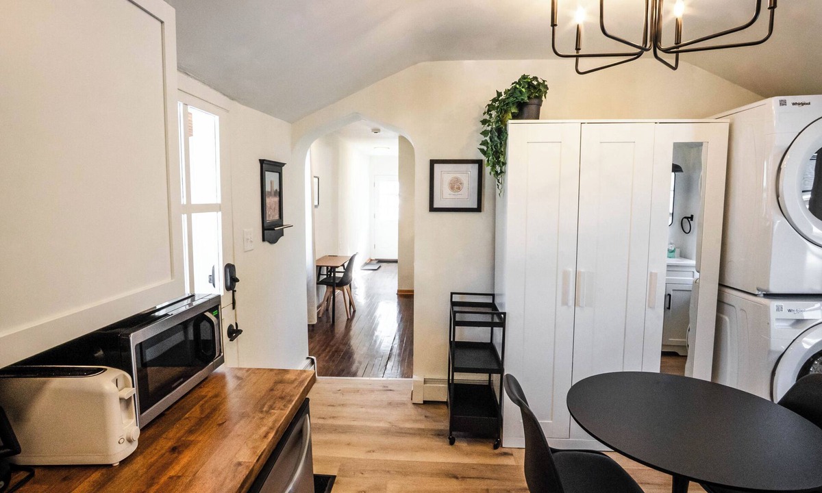 West Side Cottage | Cozy Private Cottage - No Shared Walls - Laundry