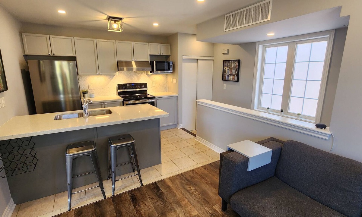 Markham House | Cozy Private Detached entire Coach House