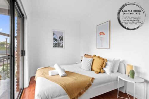 Bankstown House | Cozy Private Double Room - Near Stations & Shops - Shared Bathroom