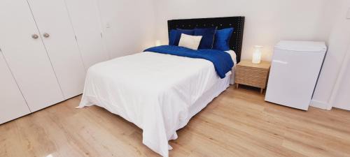 Henderson House | Cozy Private Ensuite Escape