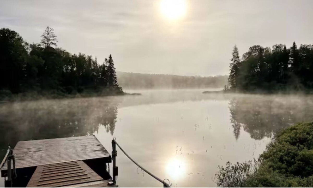 Novar Cottage | Cozy & Private Lakefront Cabin in Muskoka