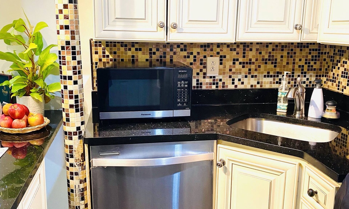 Queens Apartment | Cozy & Private One Bedroom Apartment-