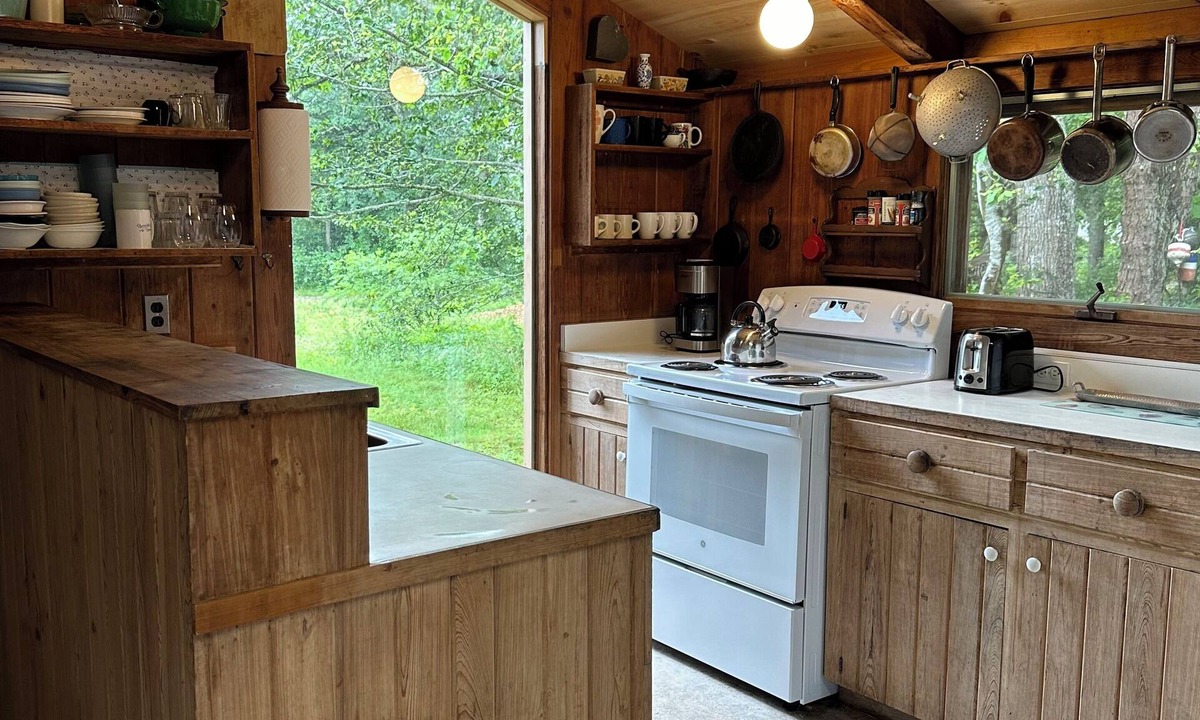West Tisbury Condo | Cozy private room in 3 br house in West Tisbury